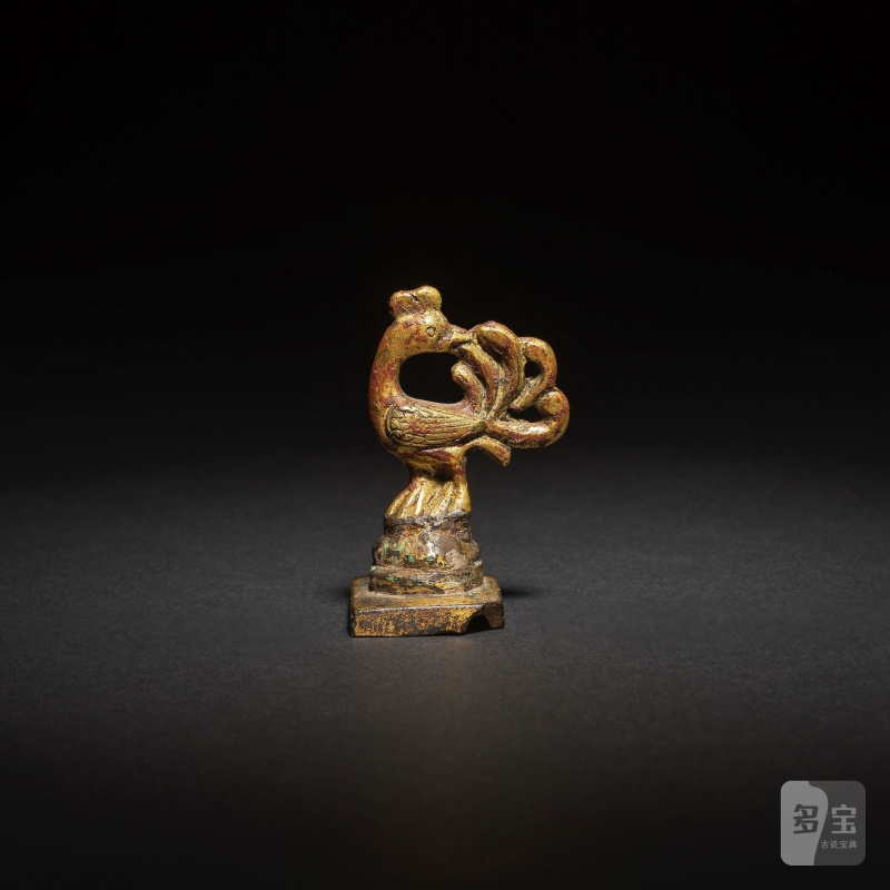 漢 鎏金銅鳳凰擺件 | PETITE STATUETTE DE PHOENIX EN BRONZE DORÉ
